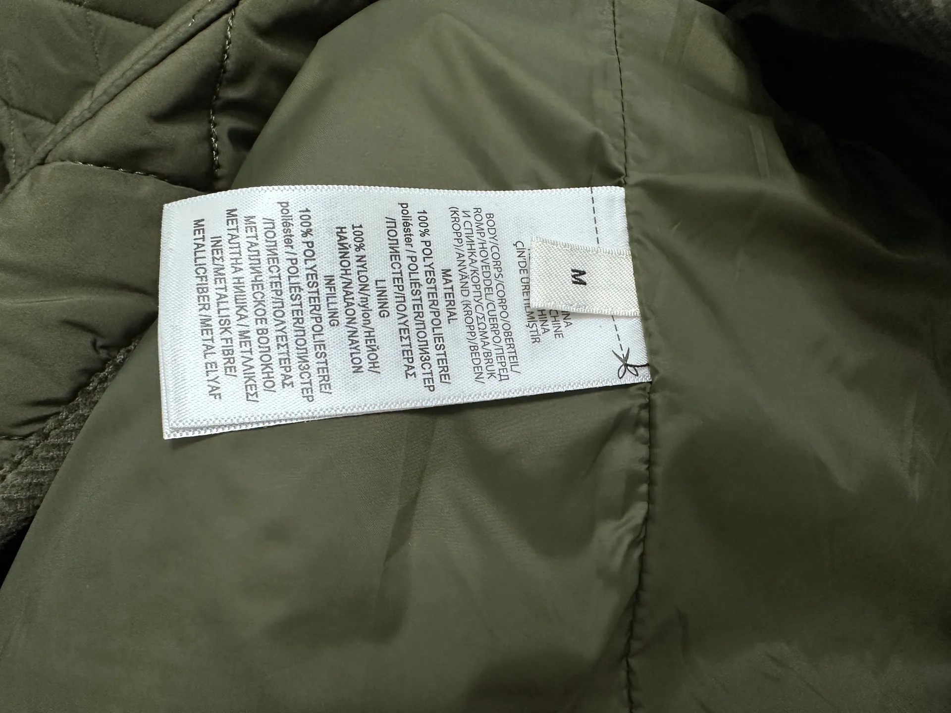 P530 【Ralph Lauren】Ralph Lauren cotton-padded jacket. The face is filled with imitation feather cotton. Three-in-one rhombus quilted embroidery. Soft and comfortable. Warm and comfortable. Corduroy strips run through the whole body. No knots or overlaps. Artificial curling. Fine workmanship. Does not look bloated. The upper body is light and not bloated. Soft and comfortable. Highly recommended. Size: S M L